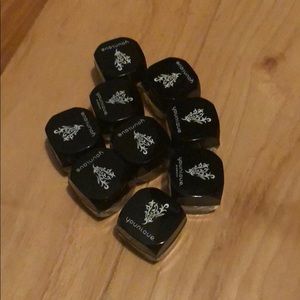 Eye pigments (shadow)